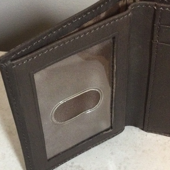 NWT Wilson’s Brown Leather trifold wallet - Picture 4 of 9